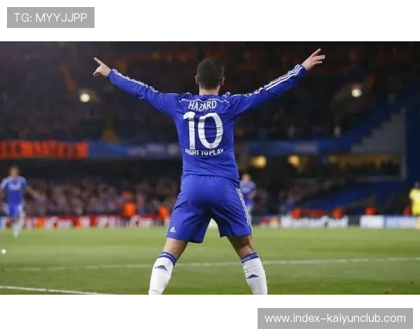 皇马边路贴地传中直指门前空档 皇马边路贴地传中直指门前空档