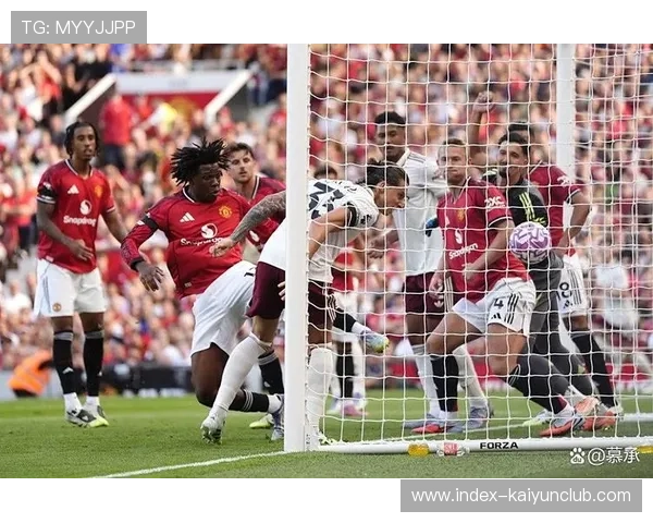 曼联领先局面未能保持，后场协防出现明显空档