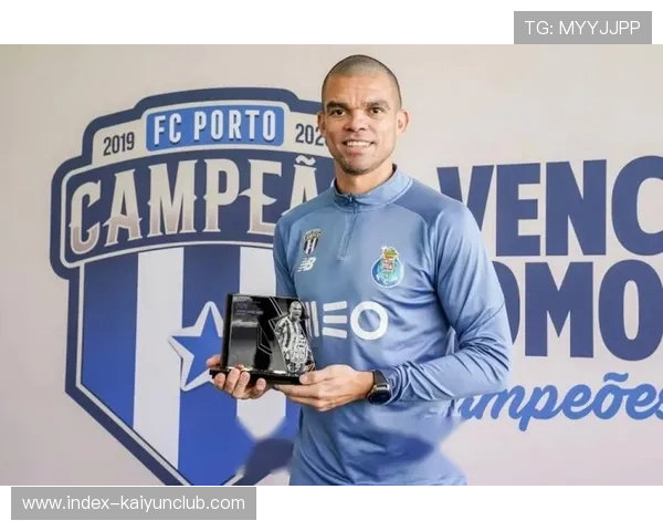 波尔图佩佩中场突破后劲射洞穿对方球门，打造经典一刻