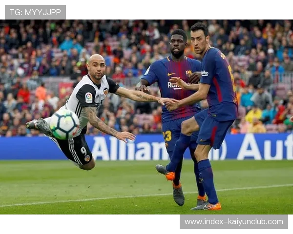 西甲巴萨控球渗透精准,连番威胁门前 西甲巴萨控球渗透精准,连番威胁门前